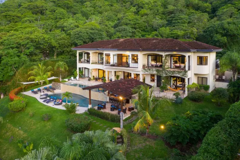 Villa Buena Onda Investment in Costa Rica, Playas del Coco